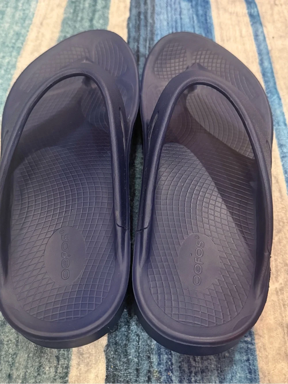 OOFOS Men's Dark Navy Blue Recovery Flip-Flops